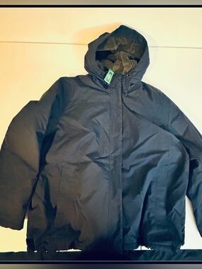 NWT L.L. Bean Women's Navy Jacket with Hood and cozy grey sherpa lining